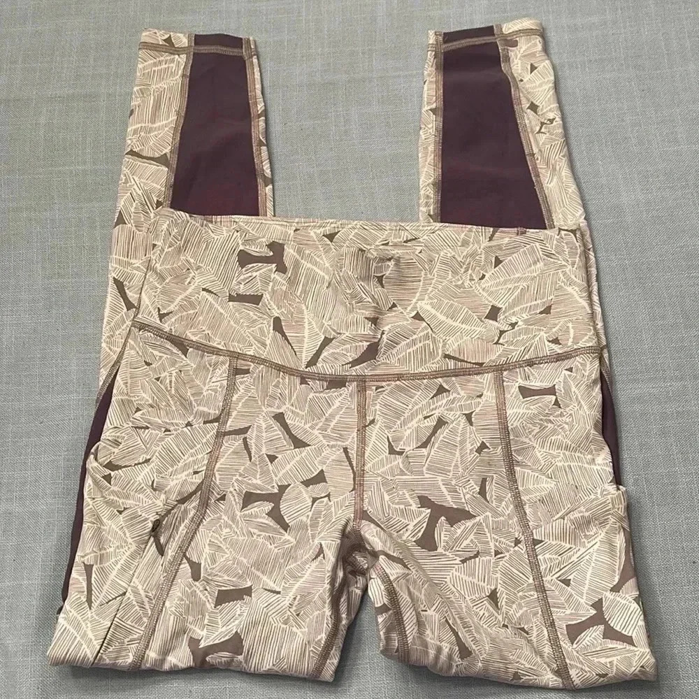 Athleta Ultimate Stash salutation 7/8 leggings size S
